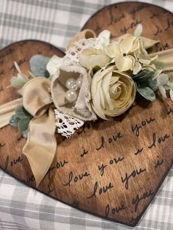 послание декорированное лентами и цветами 