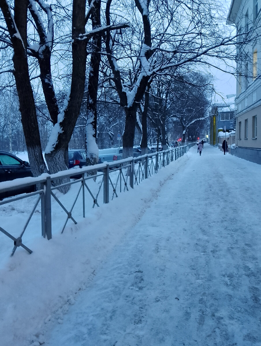 Сегодня в начале девятого отключили уличное освещение и... город не погрузился во тьму, как на прошлой неделе🙃. День заметно прибыл😍, фото автора