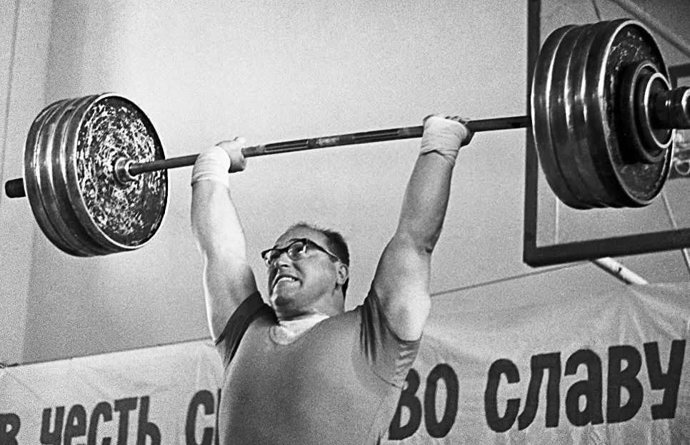 советские спортивные лозунги. включи рекорд везде. спортивные рекорды гиннесса. рекорд гинесса по планке. включи рекорд везде.