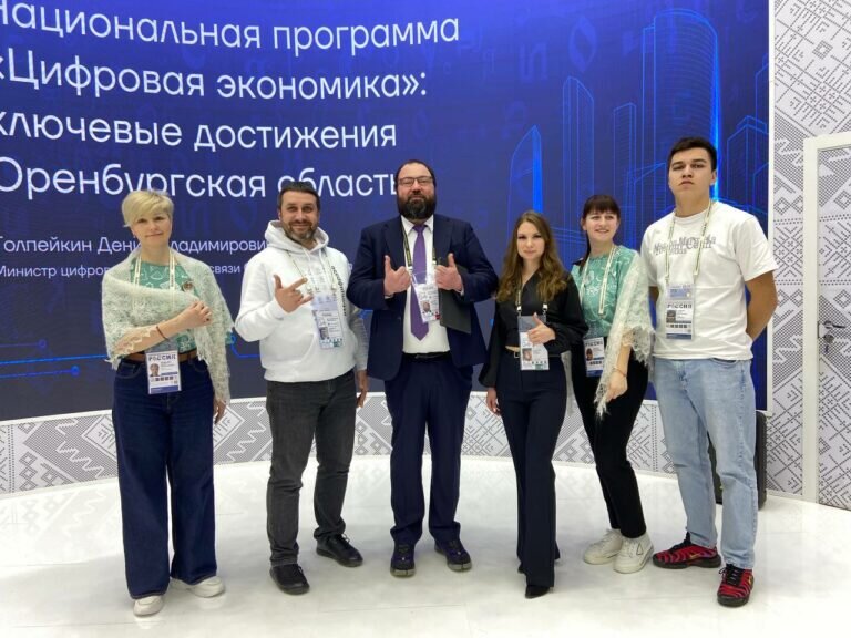    На выставке «Россия» на ВДНХ стенд Оренбургской области посетил Максут Шадаев Андрей Севостьянов