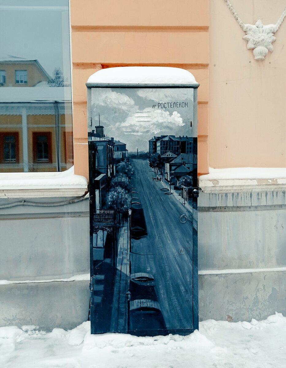 в Оренбурге много расписанных трансформаторных будок