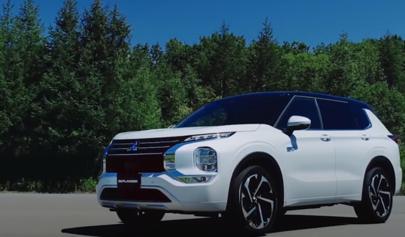 Mitsubishi outlander 2024 2025. Аутлендер 2024. Mitsubishi Outlander 2024. Новый Аутлендер 2024. Новый Митсубиси Аутлендер 2024 года
