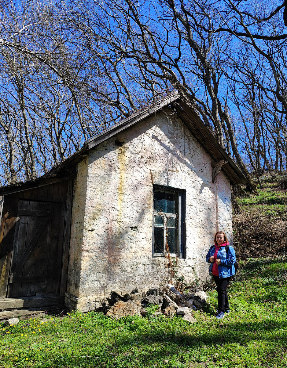 Если бы я была сказочно богата, я бы хотела отреставрировать какой-нибудь старинный дом из машукского камня и жить в нём - в доме с Историей! (апрель 2024 года)