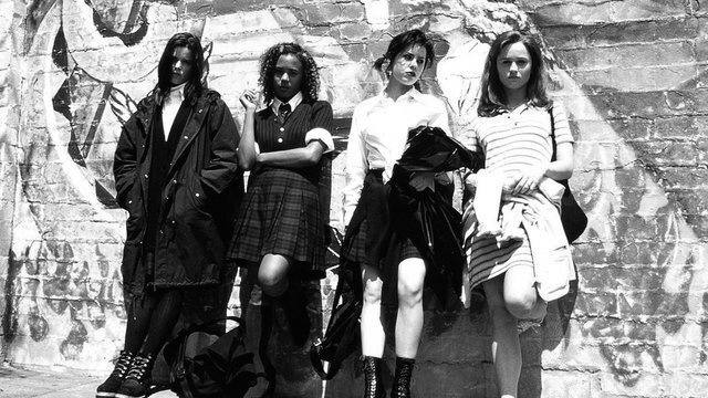 Одна колдунья лучше другой.