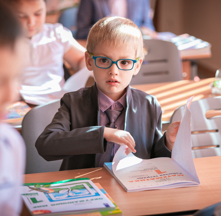 учат в школе минус современный. учат в школе текст. слова песни чему учат в школе. ноты детских песенок. учат в школе минус современный.