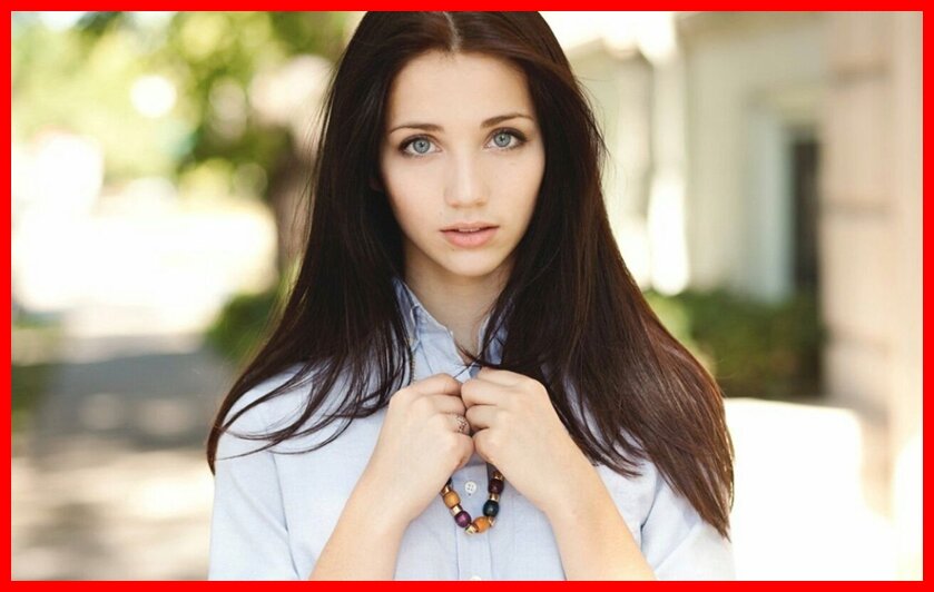 Машенька была темноволосой и голубоглазой маленькой и хрупкой девушкой. Никите иногда казалось, что она похожа на маленького ангелочка