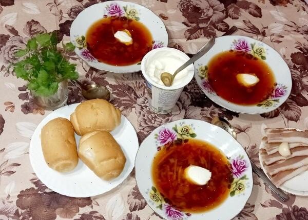 Постный борщ? Не беда - если есть его вприкуску с салом! 😂