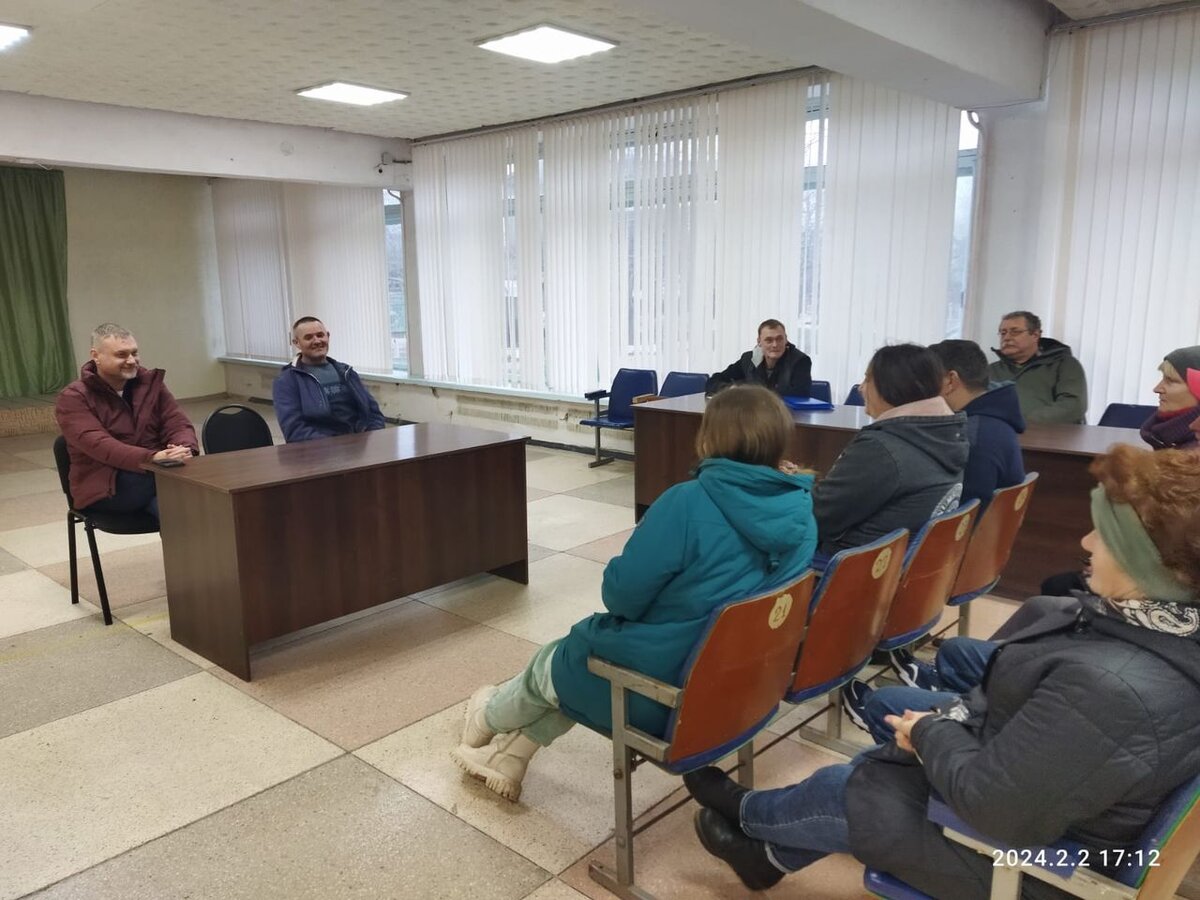 Дом культуры села Береговое. Перед встречей с главой администрации Феодосии