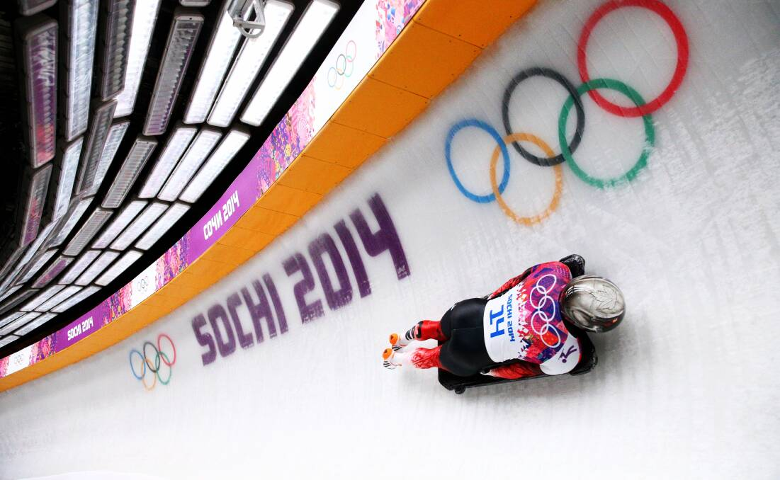 Смотрю Олимпийские игры 2014 в Сочи. Скелетон. Это весьма специфический вид спорта, где катаются на санях лежа головой вперед.