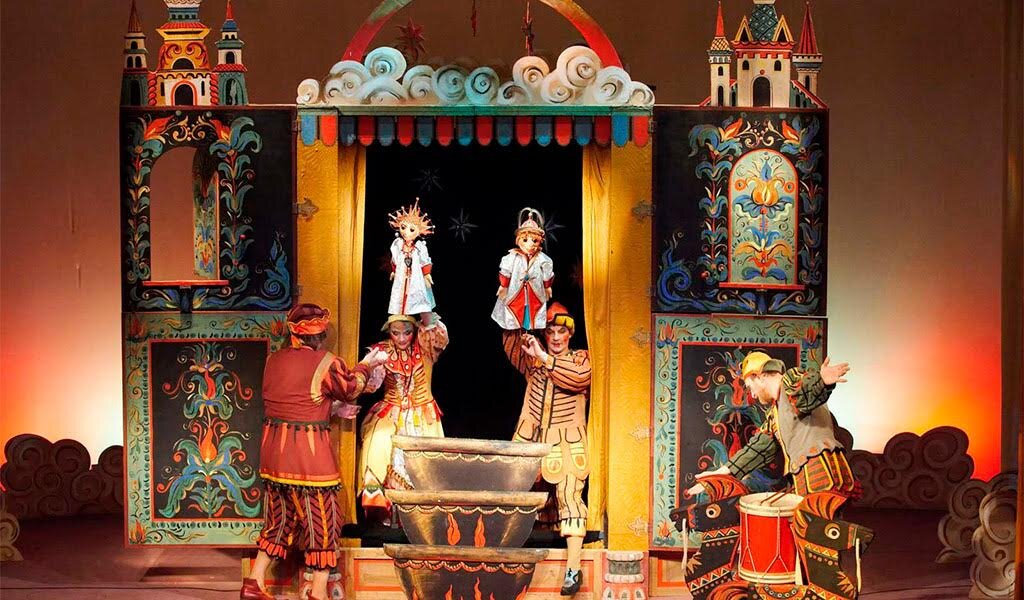 Сцена из спектакля. Фото автора.