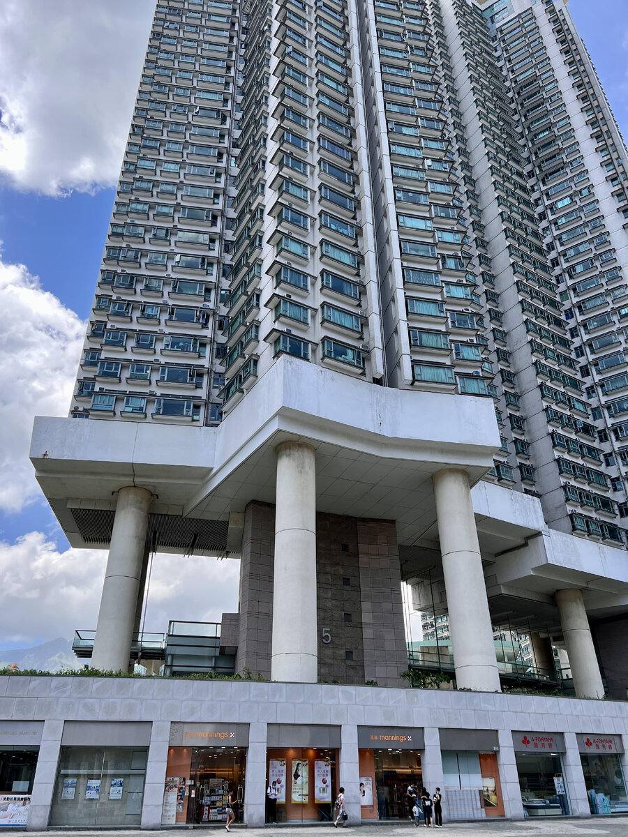 Жилой дом на острове Лантау возле станции метро Tung Chung
