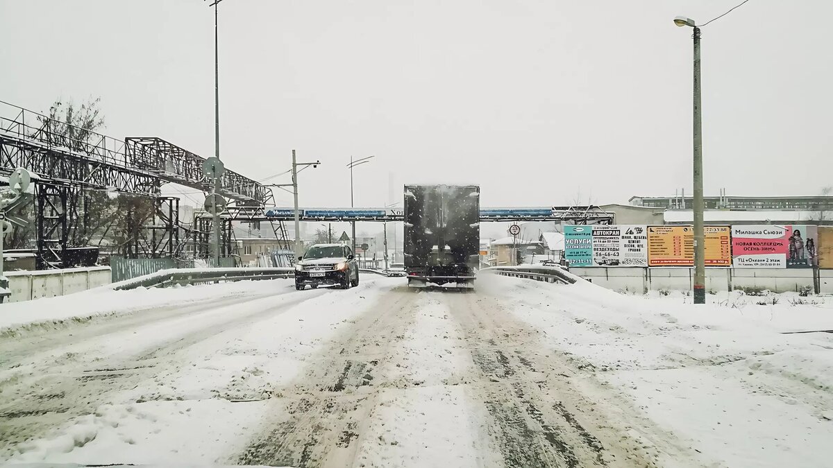    Авария произошла на 25 километре трассы Екатеринбург — Тюмень. На месте происшествия работают дорожные службы и Госавтоинспекция.
