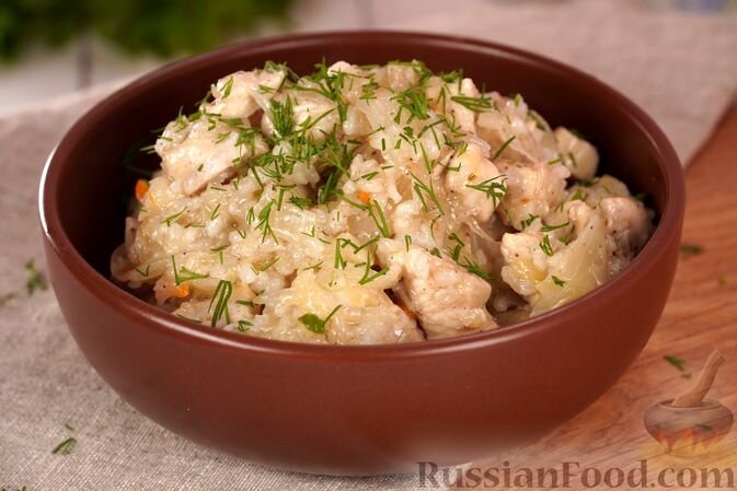 капуста квашеная, куриное филе, рис, лук репчатый, масло растительное, соль, перец чёрный молотый