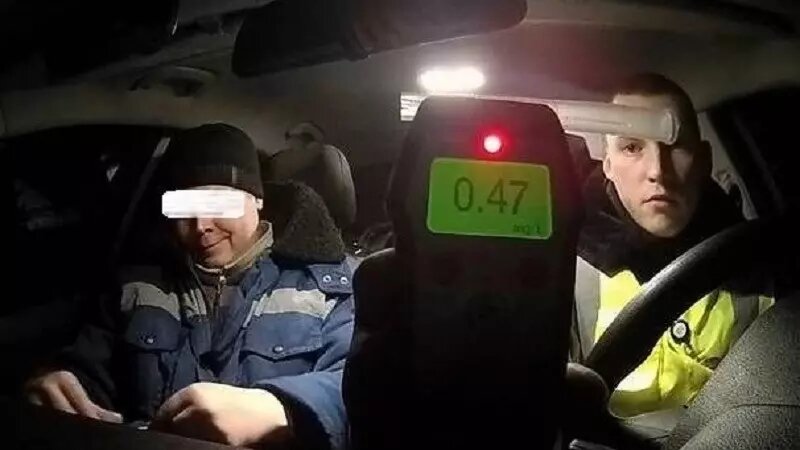     Инспекторы ГИБДД после погони задержали в Ширинском районе пьяного мотоциклиста.