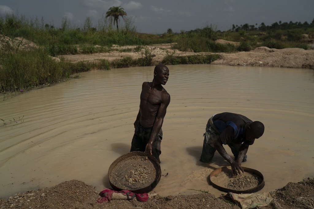 Работа старателя в Зимбабве.  фото: картинки  яндекса.