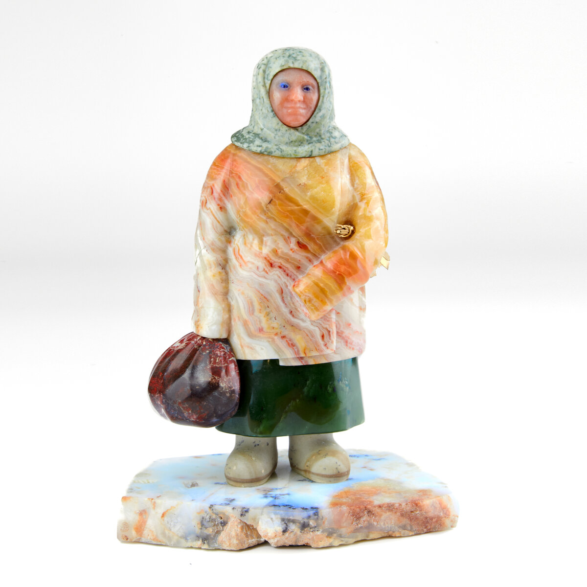 Объемная мозаика "Баба, идущая из бани". 2017. Агат-переливт, нефрит, яшма, белореченский кварцит, моховой агат, лазурит, латунь; золочение 