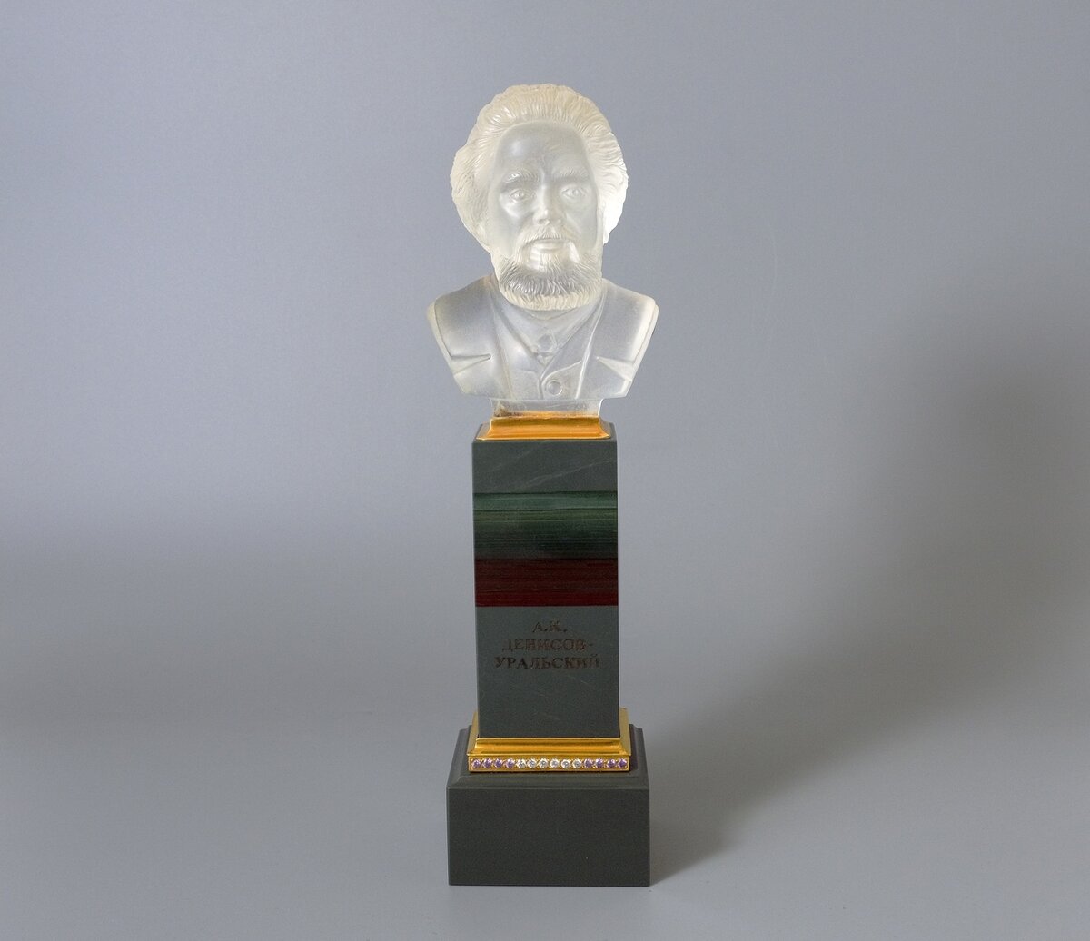 Скульптура «А.К. Денисов-Уральский». 2006. Яшма, серебро, горный хрусталь, фианит