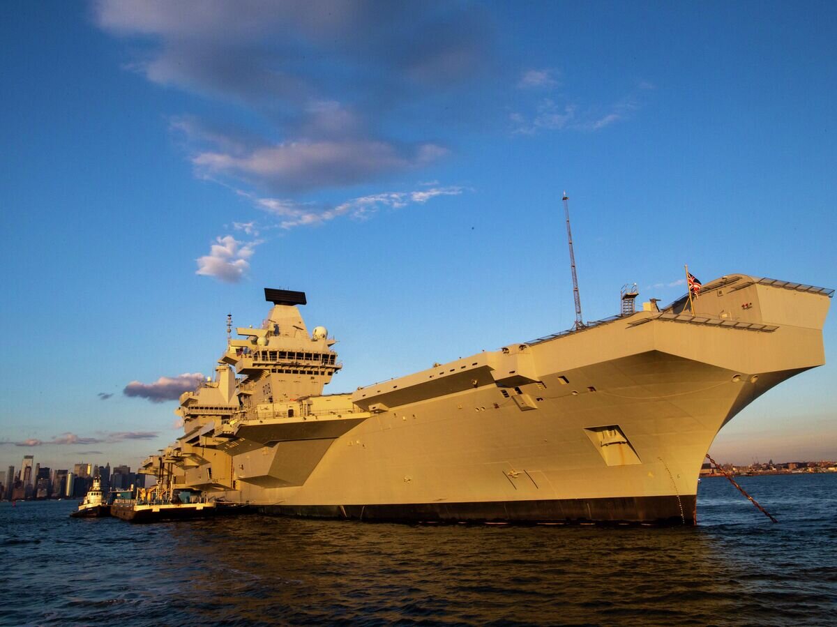    Авианосец HMS Queen Elizabeth© AP Photo / Eduardo Muñoz Álvarez