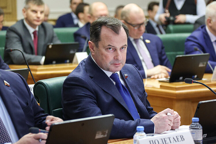    Как отметил сенатор Федоров, разработка трудноизвлекаемых запасов нефти (так называемые ТРИЗы) — это одна из главных проблем в нефтегазовой отрасли Фото: council.gov.ru