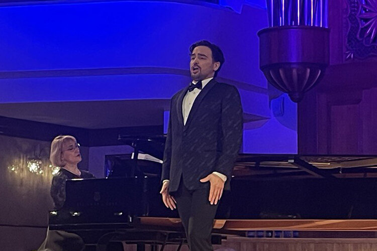    Солист ТАГТОиБ Артур Исламов