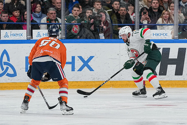    В последних 17 матчах на его счету всего две шайбы, хотя в декабре и январе он стабильно появлялся в составе и получал игровое время в большинстве