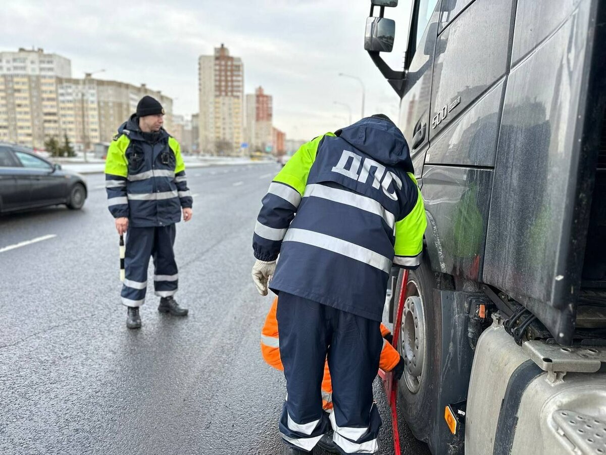 ГАИ Минска объявила о проверке улиц и дорог. Кому пригрозили штрафом от 200 до 400 рублей? — Видео