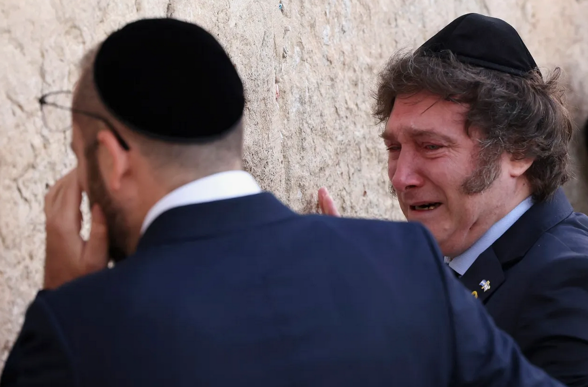 Crying every day. Райан рейнольдс в фильме вне себя. Every night. Every day every darn day. Strong people crying every night.