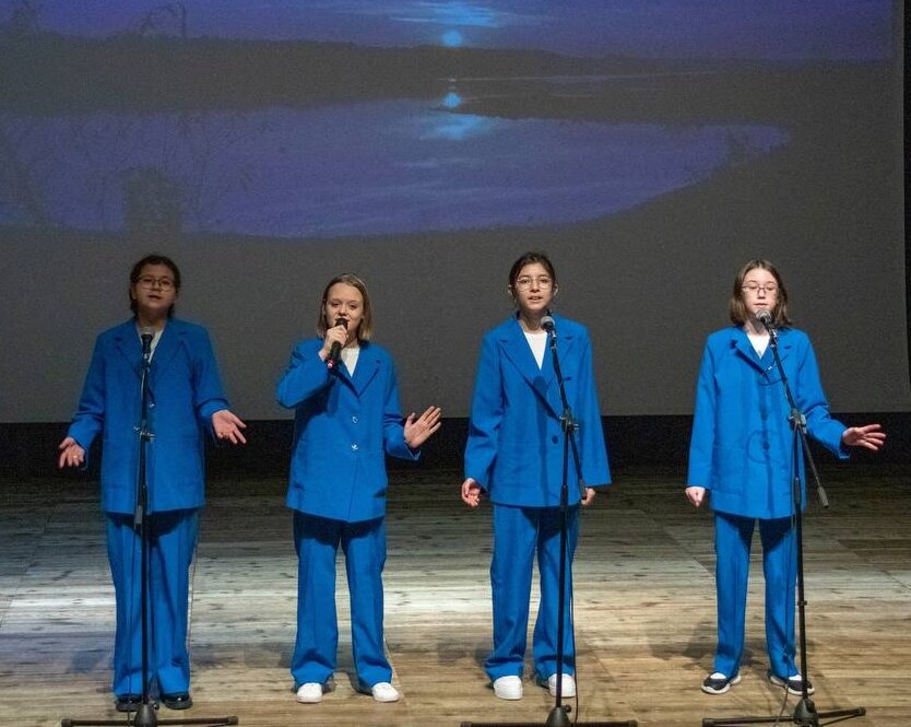 Стихи считалки. Текст через две зимы через две весны. Через две зимы через две весны текст. Через две зимы через две весны на гармони. Две зимы две весны.