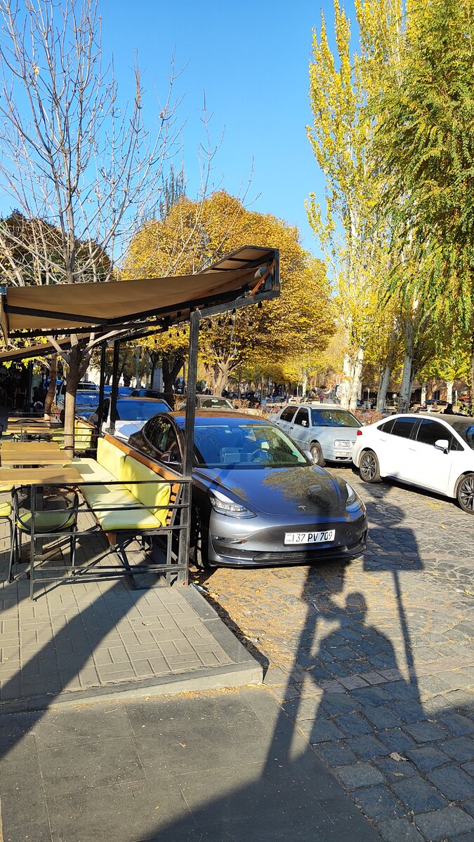 В Ереване рекордное количество автомобилей Tesla. 