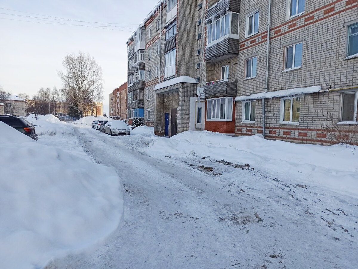 В Красноуфимске проходит масштабная очистка дворов от снега | Красноуфимск  Онлайн | Дзен