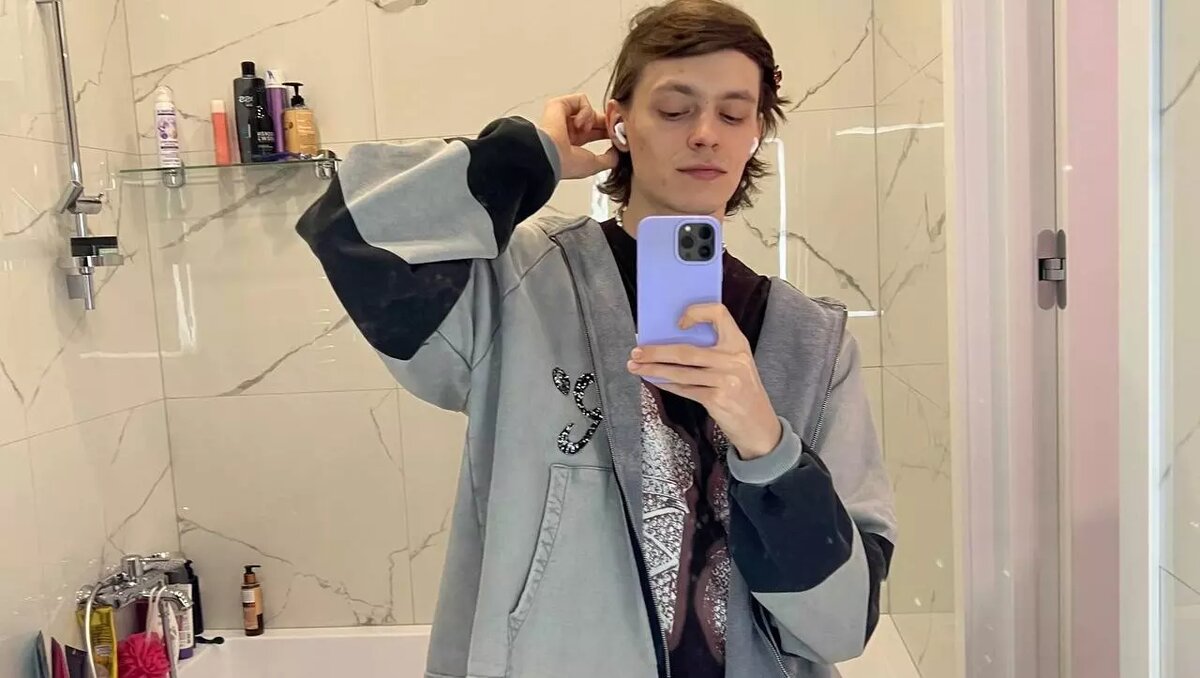     Нижегородский мастер Елизавета сделала маникюр популярному рэперу OG Buda. Она оказала услугу звезде прямо в отеле. Об этом опыте нижегородка рассказала в личных соцсетях.