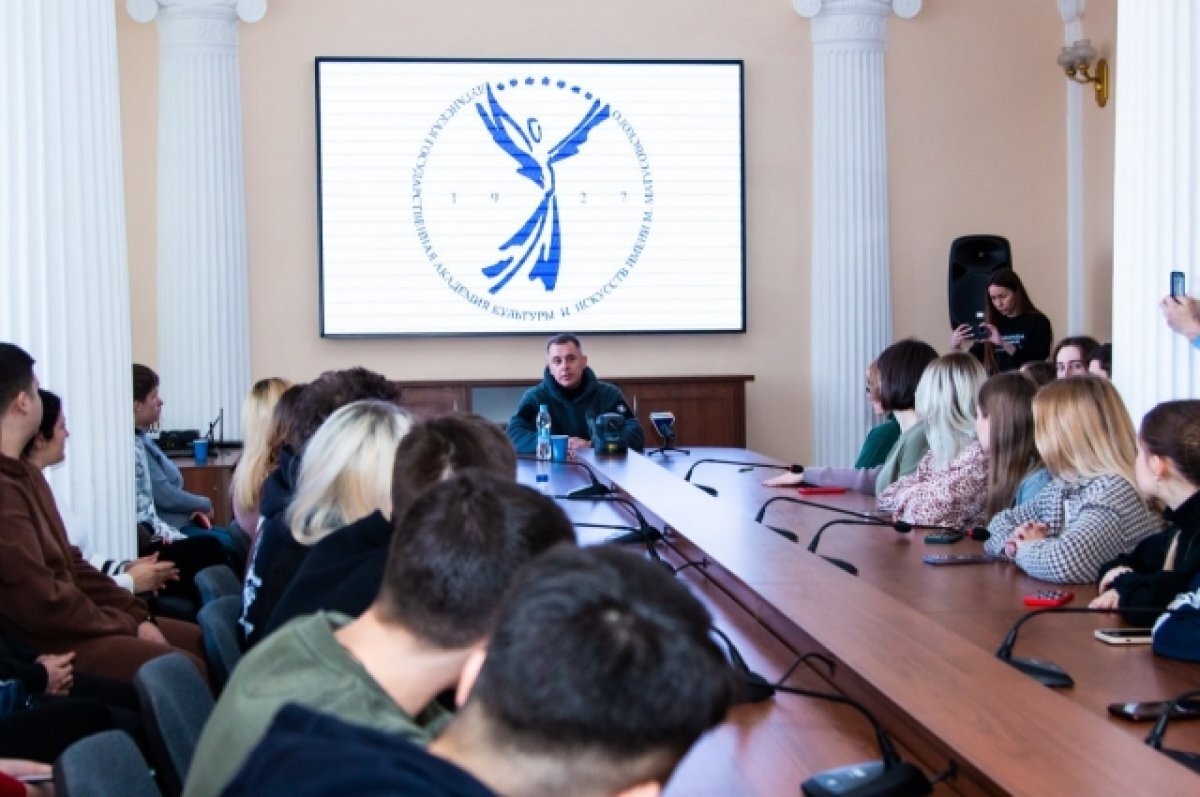    Актер Петренко встретился со студентами главного творческого вуза Донбасса