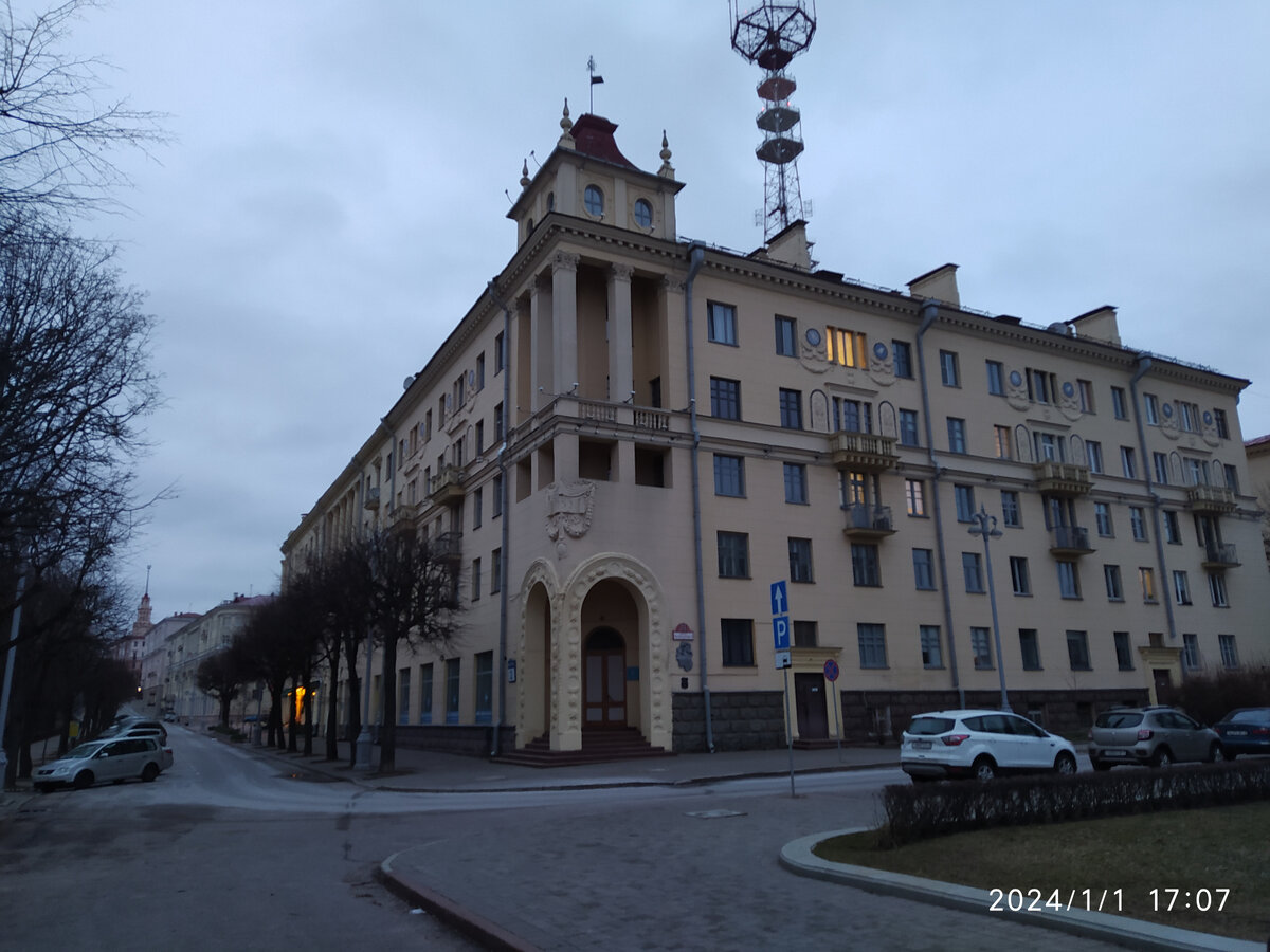 Именно здесь на 4 этаже жил Освальд. Фото автора.