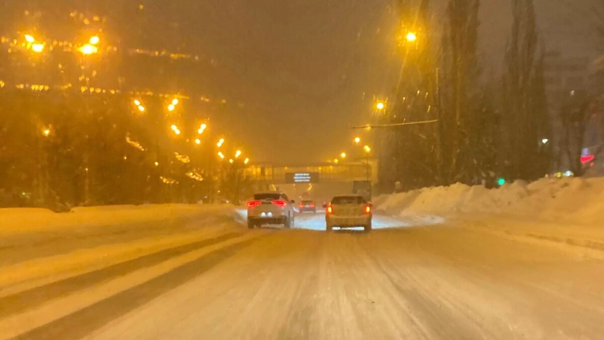     Замглавы администрации Кировского и Московского районов Казани Максим Воробьев ответил на вопрос, почему некоторые дороги чистят только в преддверии встреч населения с депутатами Казгордумы.