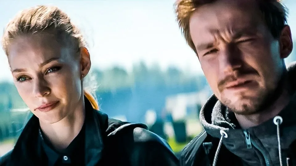 Кадр из фильма "Герой". Оценка 6,4                                                                   