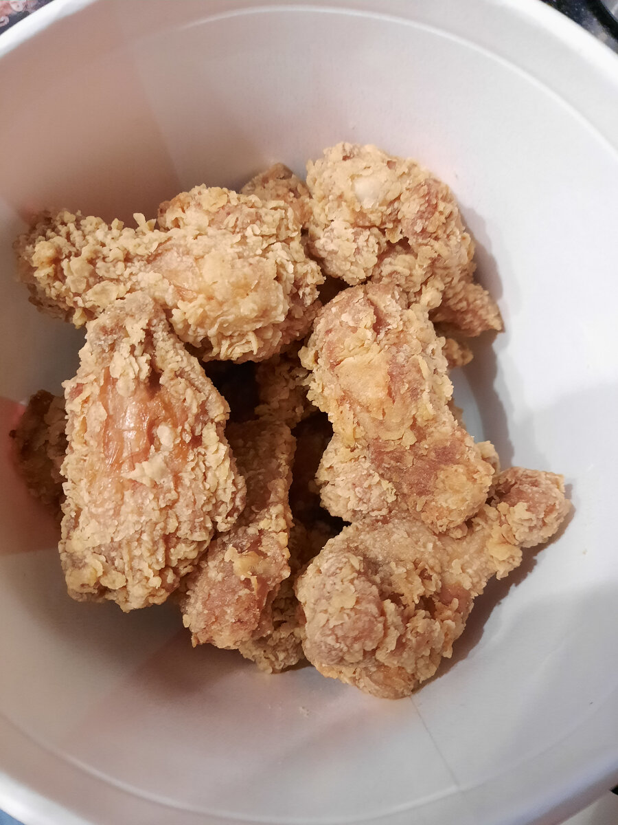 Пробуем новый бургер из KFC. И что же в нём нового? Наггетсы и крылья –  вкусно или нет? | ПОТРЕБЛЯТЬ! | Дзен