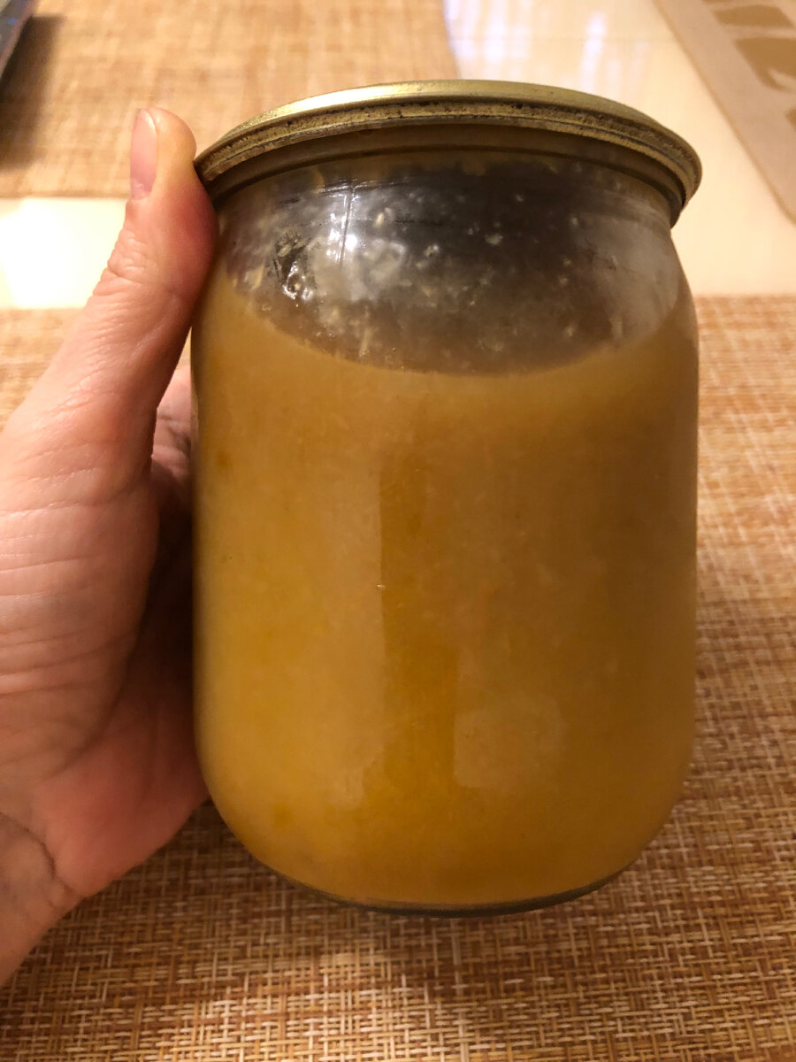 Закатывала в пол-литровые баночки. Очень удобно. Фото автора.