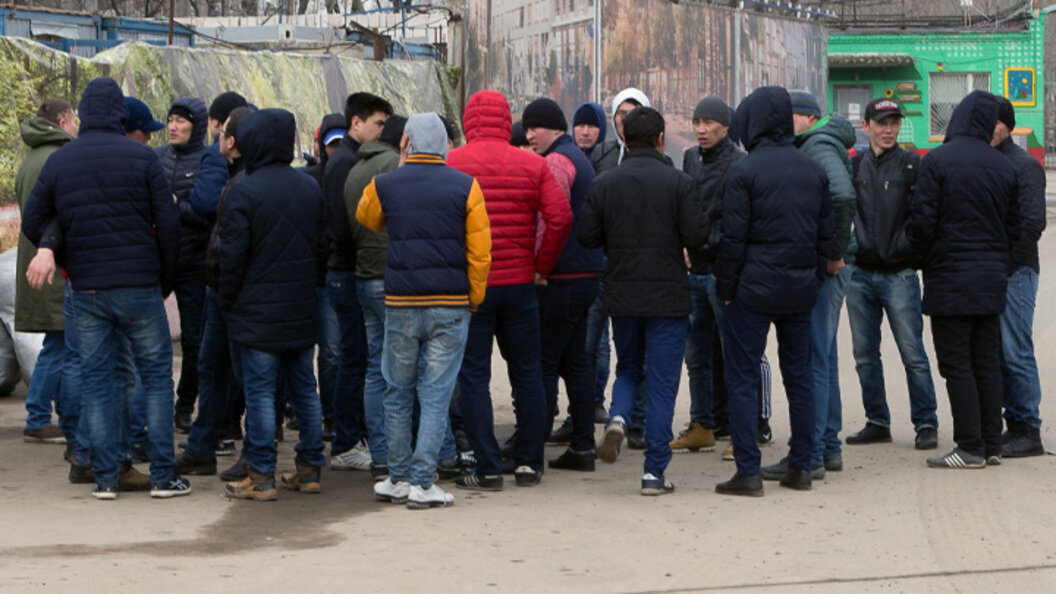 Преступность мигрантов. Мигранты из средней Азии в России. Мигранты в Москве. Россия мигранты беспредел.