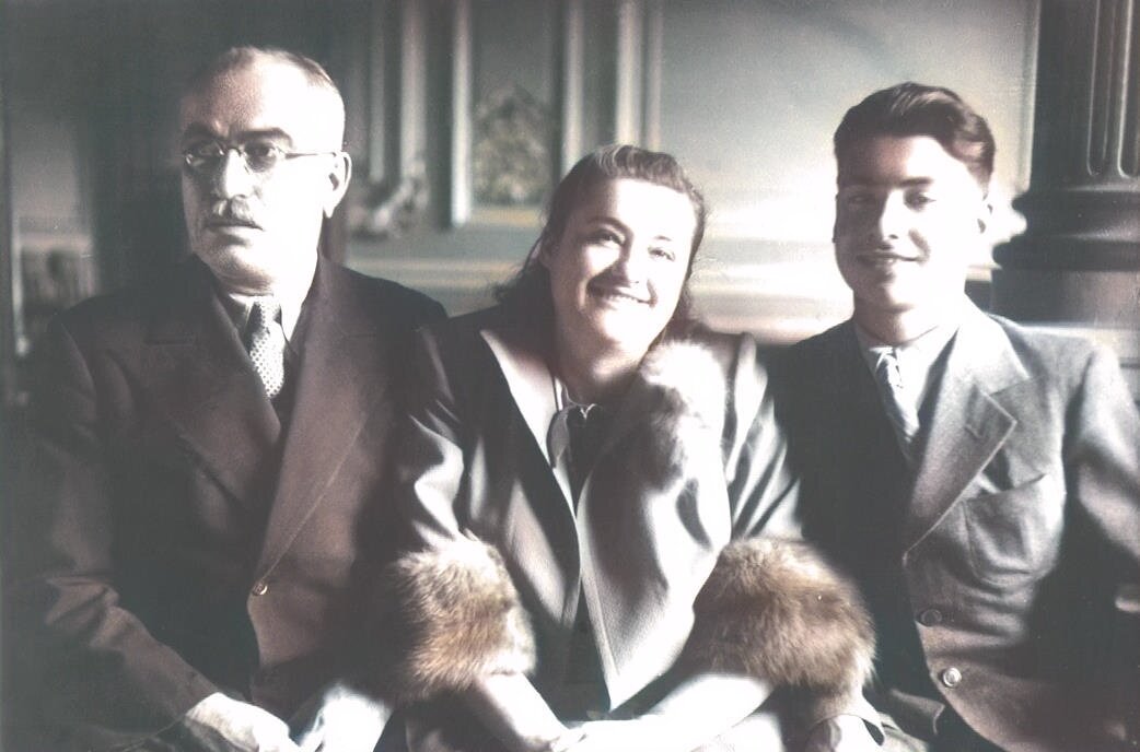 Мирджафар Багиров со второй женой и младшим сыном