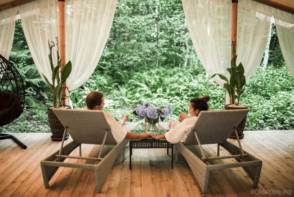 романтический российский. российская романтика. с днём всех влюблённых. романтическая фотосессия на природе. красивая пара.