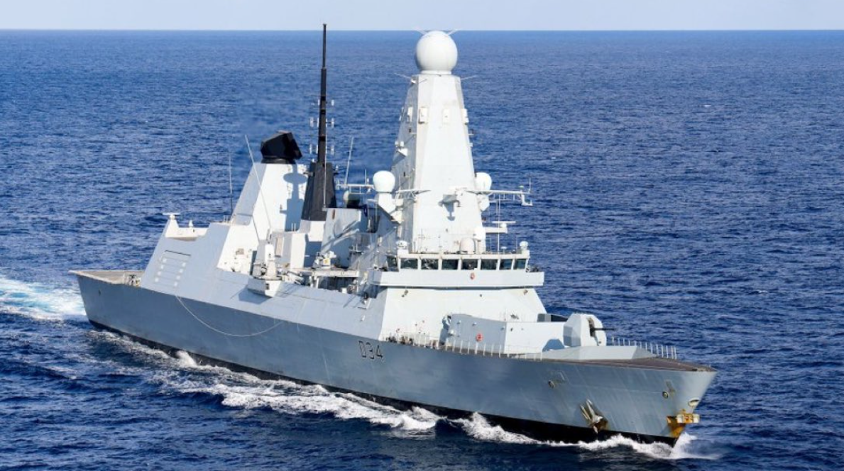 Дамонды известны капризностью своих турбин фирмы "Роллс-Ройс". Но в этот раз есть сомнение, что подвели именно они. Фото Royal Navy