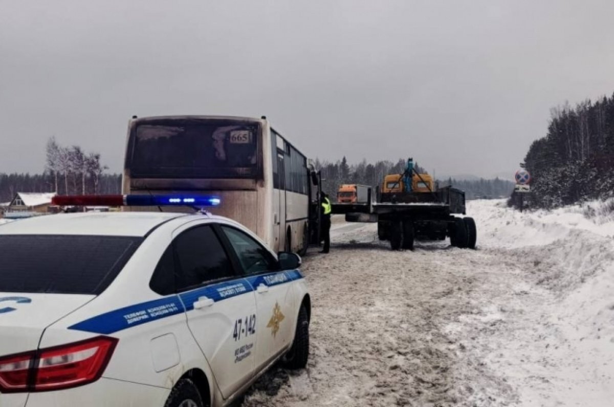    В Свердловской области столкнулись пассажирский автобус и «КАМАЗ»
