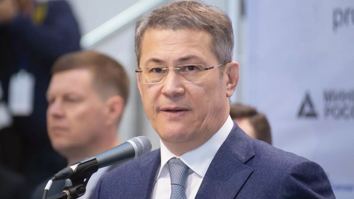     Глава Башкортостана Радий Хабиров запретил устраивать минуту молчания в честь одного из участников массовых беспорядков в Баймаке. Рифат Даутов скончался, когда был под арестом, передает «Башинформ».