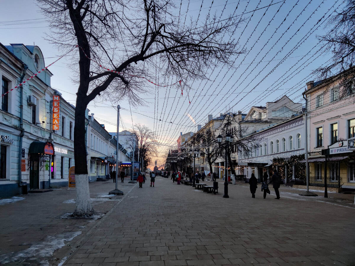 Я всегда утверждал, друзья, что в любом городе, который хочет быть привлекательным для туристов и комфортным для жителей, должны быть пешеходные зоны.