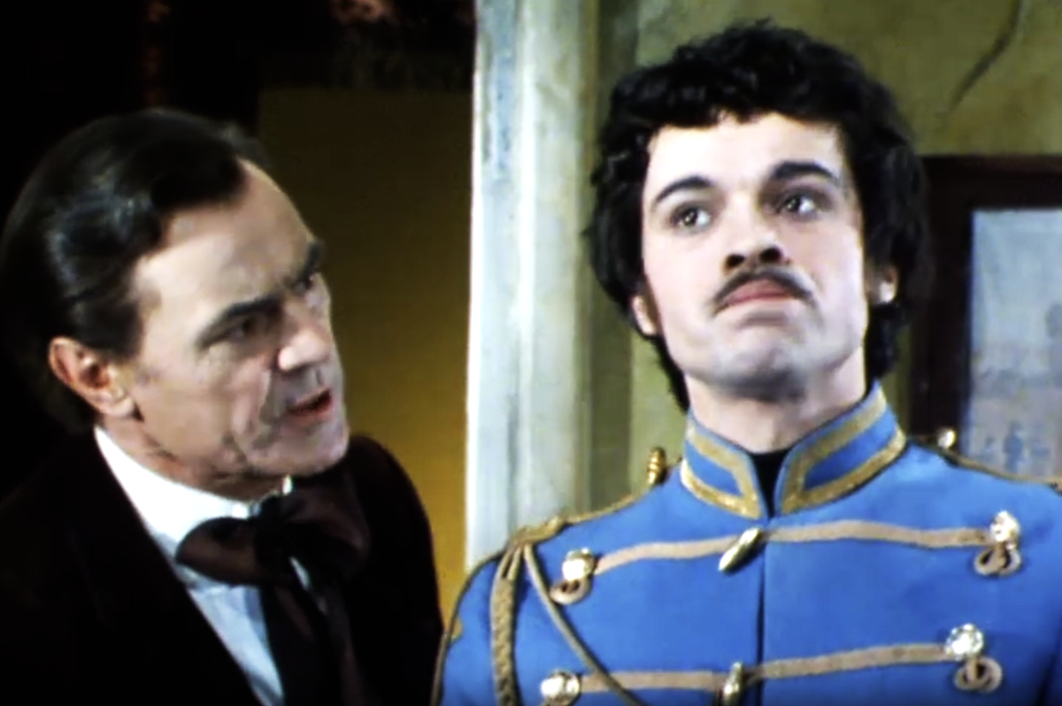 Кадр из спектакля "На всякого мудреца довольно простоты" (1985)