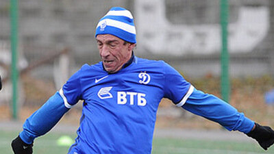 Ментюков Юрий Алексеевич родился 7 февраля 1962-го года в Москве, где и начинал заниматься футболом. Рост-182 сантиметра, вес-77 килограмм.-2