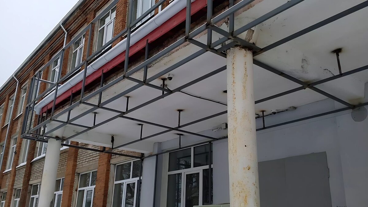     Капитальный ремонт в лицее № 95 в Ижевске проходит по национальному проекту «Образование».