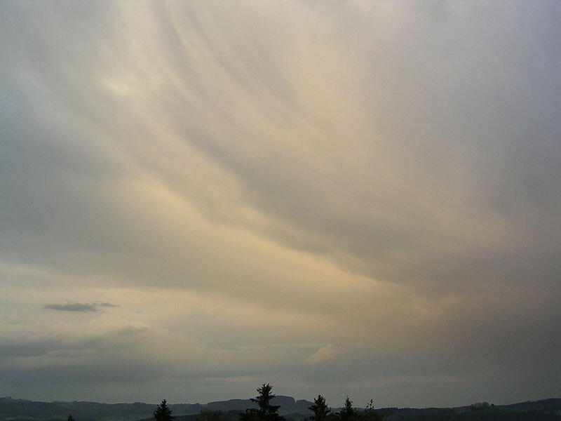 слоистые облака. выпадают из слоистых облаков. выпадают из слоистых облаков. выпадают из слоистых облаков. облака верхнего яруса.