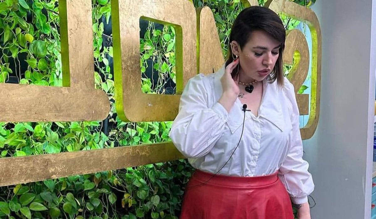 После пяти лет развода. После развода жена оставшаяся с тремя детьми. Отец звонит сыну. После пяти лет развода. После пяти лет развода.