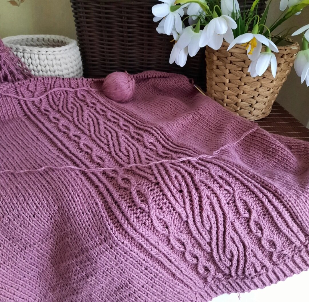 Узор по центру изделия.